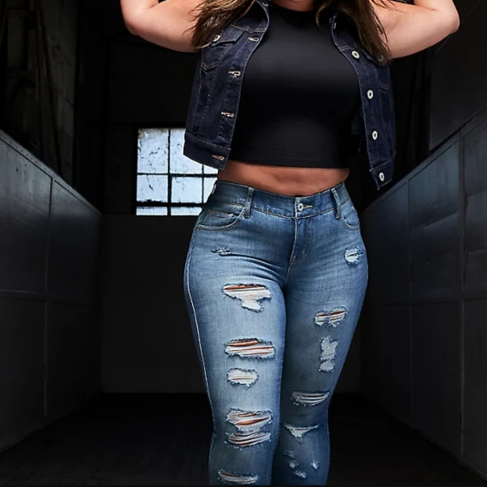 BOMBSHELL SKINNY JEAN - PREMIUM STRETCH LIGHT WASH